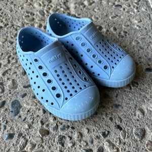 Native boy shoes size 6 made with algae